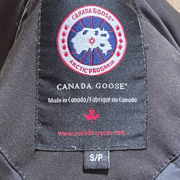 Canada Goose Langford Artic Tech Parka - Picture 12 of 17